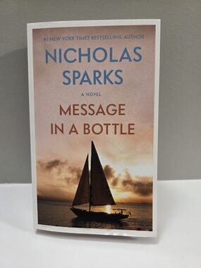 Nicholas Sparks Message in a Bottle Paperback Romance Novel Book Drama Life Love
